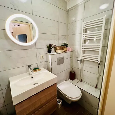 Standing Metz Un à Part