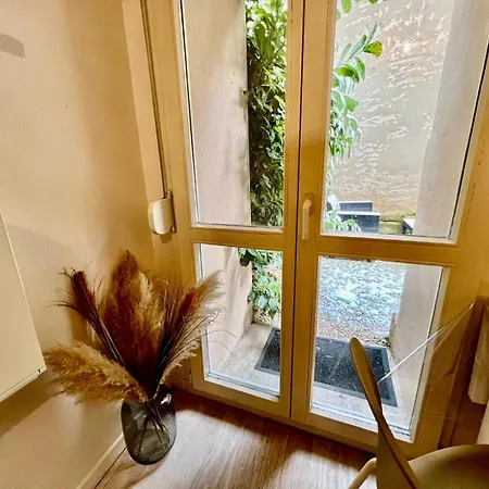 Standing Metz Un à Part